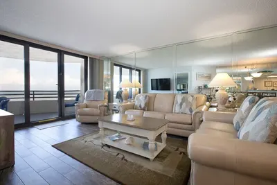 Image de Tout est meilleur avec une vue sur l'océan! Magnifique 2bd / 2ba Ocean Front Condo! !
