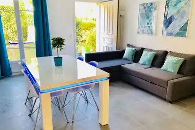 Image de Modern House 64m Paris Disneyland