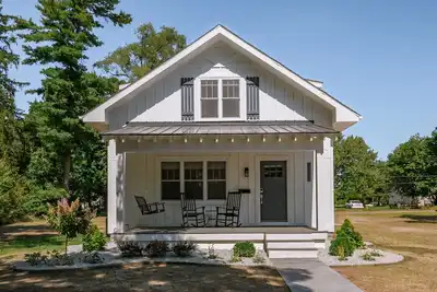 Image de Nouveau chalet à distance de marche de Nd et Eddy Street Commons