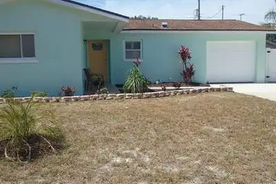 Image de Grande maison de retraite loin de la maison avec piscine creusée privée à quelques minutes de la plage