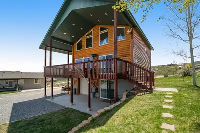 Image de Cabine confortable avec vue sur le lac et terrasse enveloppante - près du golf et du lac aux Ours!