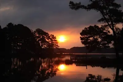 Image de Chesapeake Bay Waterfront Cottage Pool, Pier, Kayaks, Wifi 2 Bd / 2 Ba, Mini Golf