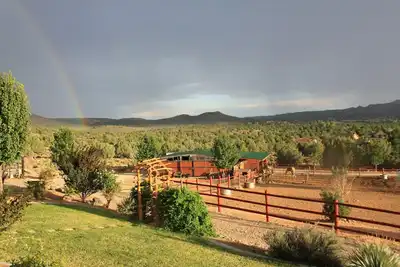 Image de A l'étage casita, belle, calme ranch 5 acres surplombant la vallée, apporter des chevaux
