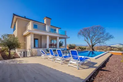Image de Maison de vacances Malinska pour 1 - 10 personnes avec 4 chambres à coucher - Maison de vacances