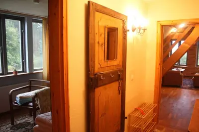 Image de Appartement Cornflower - Je connais une maison dans la forĂŞt. . .