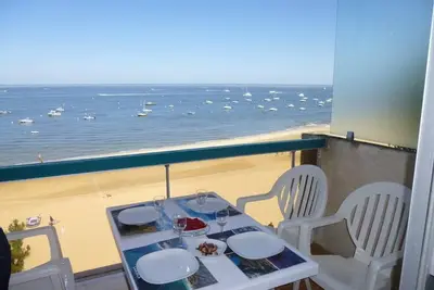 Image de Arcachon centre, vue mer exceptionnelle, accès direct plage, parking.