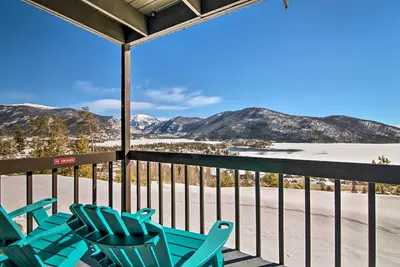 Image de Nouveau! Condo w / Views & Deck - À pied du lac Grand
