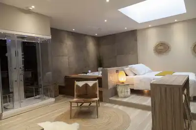 Image de Loft grand confort avec Spa, Hammam et sauna privatif 2 à Reims