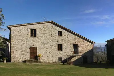 Image de Grand appartement avec jardin et cuisine dans une maison de campagne en Toscane
