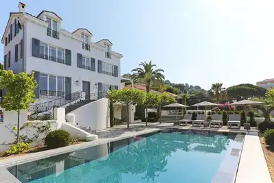 Image de Villa de luxe avec 6 chambres et vue sur la mer près de Cannes Centre
