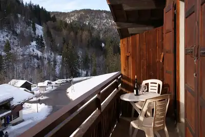 Image de Large, confortable appartement, exceptionnel location, balcon