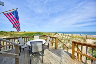 Image de ** Direct Oceanfront! ** Une vue imprenable sur le parc d'État du Delaware Seashore et l'océan!