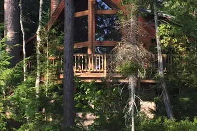 Image de Hors de la grille Confidentialité. . . Location verte sur le «Big Lake» de Sebec