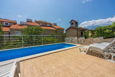 Image de Appartement de vacances Novi Vinodolski pour 2 - 12 personnes avec 5 chambres à coucher - Appartemen