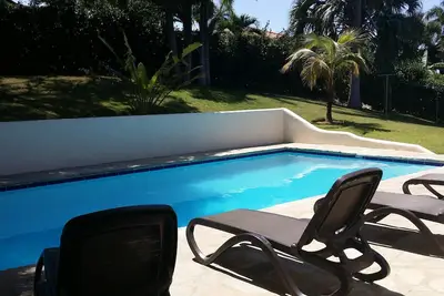 Image de Grande villa conviviale avec piscine privée, Wi-Fi, près de la plage, des magasins, des clubs!