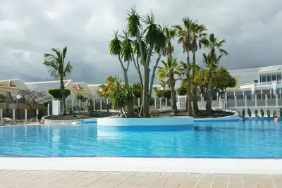 Image de Magnifique maison de ville ensoleillée de 2 chambres avec terrasse privée