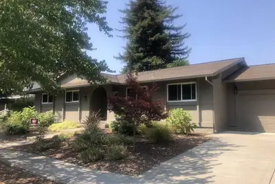 Image de Art rempli de beauté! Total remodeler en 2018, accueil des animaux de compagnie, excellent quartier!