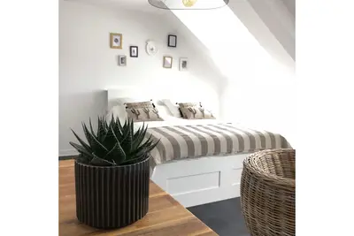 Image de Studio très agréable sur le Port et 100 m de la plage