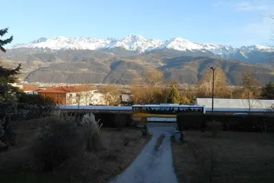Image de Maison confortable pour le groupe et la famille. Vue magnifique!