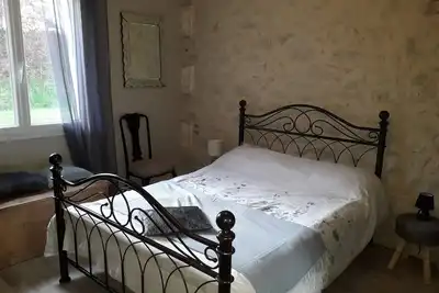 Image de Bright and modern ground floor double bedroom apartment with private garden