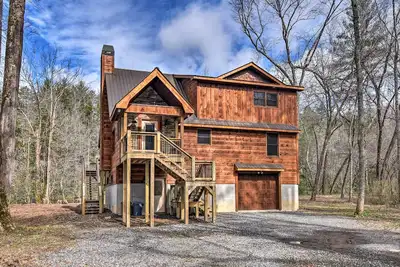 Image de Nouveau! Cabine Murphy moderne avec vue sur la rivière Nottely!