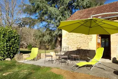 Image de Gîte Cèdre -Domaine Cambourté 3* - maison pierre à 5km de Sarlat - piscine -wifi