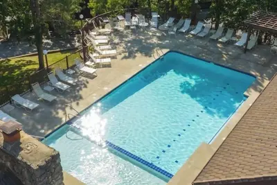 Image de 3 Br, 3 Ba spacieux Lake Front Condo, nouvellement mis à jour. Piscines intérieure et extérieure