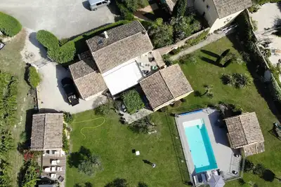 Image de Maison de caractère avec piscine et jardin