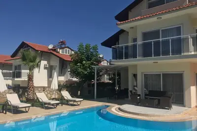 Image de Villa exceptionnelle avec piscine privée et vue sur la montagne et Internet illimité.
