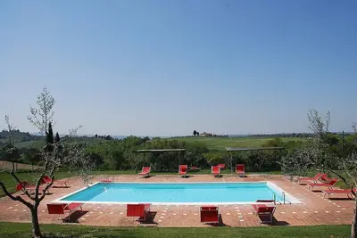 Image de Casa Cassiodoro L: Un charmant appartement entouré de verdure.