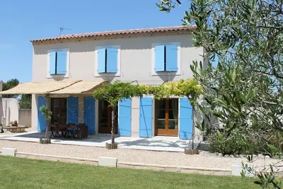 Image de Eyragues: Maison neuve avec grand jardin et piscine privée.