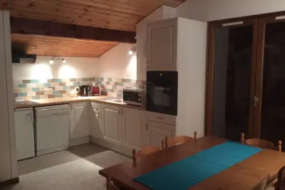 Image de Duplex, appartement spacieux, Rénové 4 Chambre avec 3 balcons