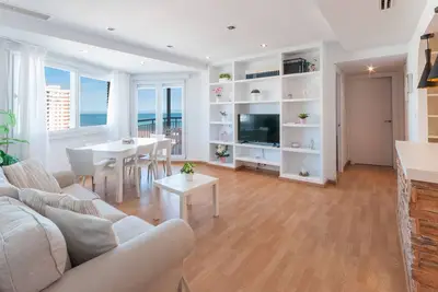 Image de Appartement avec vue sur la mer situé à quelques pas de la plage. Wifi gratuit