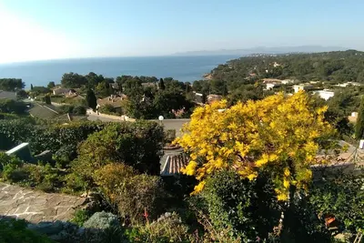 Image de Aux portes de l'Esterel entre ciel et mer, vous jouirez d'une vue exceptionelle.