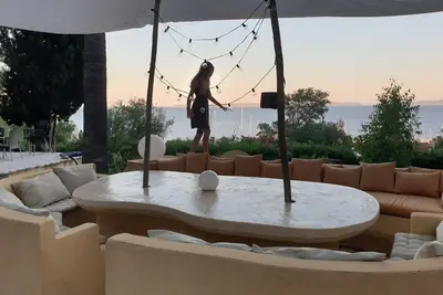 Image de Villa spacieuse vue à 180 ° sur la Méditerranée et les îles, plages et restaurants à pied