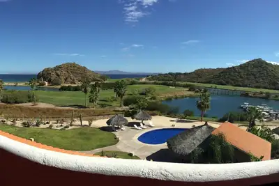 Image de 1 Bdrm W Amazing Rooftop Seaview Espace De Vie