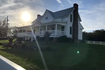 Image de Ferme historique / vie privée / vues à couper le souffle - Facebook @Valley View Escape, Llc