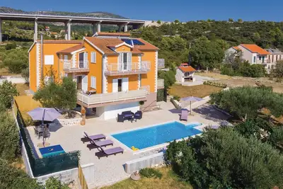 Image de Appartement confortable Ă Ĺ ibenik avec.