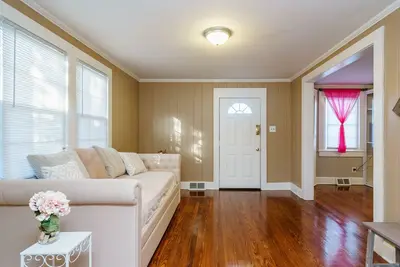 Image de Maison impeccablement propre - Séjournez au centre-ville de Raleigh!