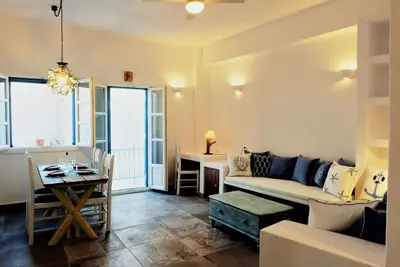 Image de Maison cycladique design (dans la vieille ville près de la mer)