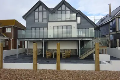 Image de \"Seacrest\" Camber - propriété en bord de mer avec vue imprenable sur la mer
