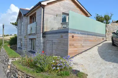 Image de Nouvelle Listing Superbe nouvelle maison Cornish avec vue sur la mer, à quelques minutes à pied de la plage