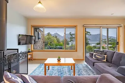 Image de Magnifiquement nommé studio de deux chambres donnant sur l'océan et les montagnes