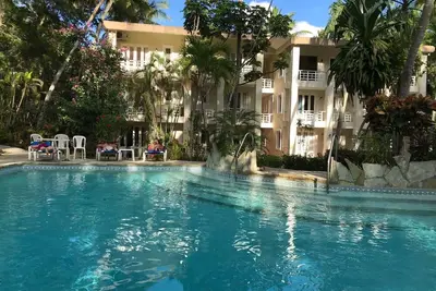 Image de Unique, piscine, jardins privés, à distance de marche de la plage, des commerces.