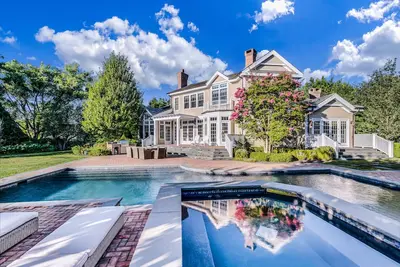 Image de Luxury East Hampton Retreat - Piscine, tennis et moins d'un mile des plages de l'océan