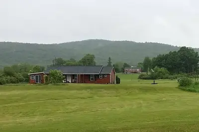 Image de Ranch riverain avec quai et zone de loisirs privée sur le lac George Sleep 12