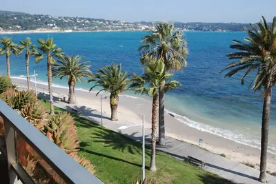 Image de Appartement 2 Pièces + Terrasse 10 m² -Front de Mer, Face Plage de Sable