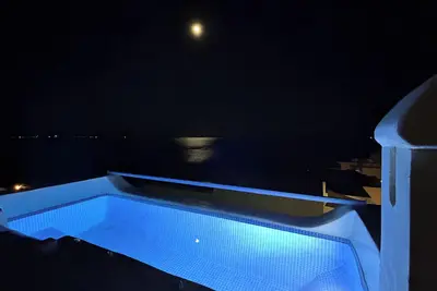Villa Danae avec piscine, jacuzzi, bbq et terrasse