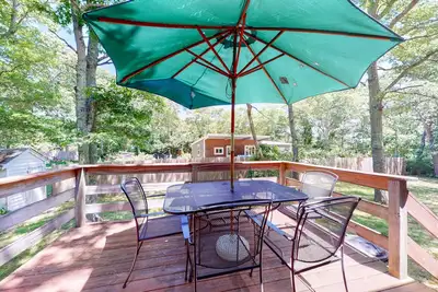 Image de Escapade confortable dans un endroit central w / une cuisine complète, terrasse meublée, barbecue à gaz