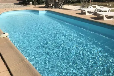 Image de Lou Capoun, villa avec piscine. Environnement calme.